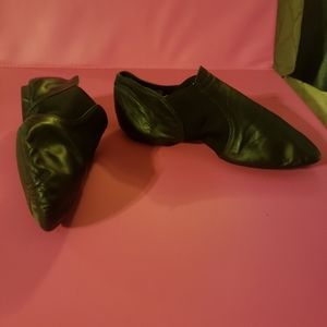 Woman's jazz dance shoe